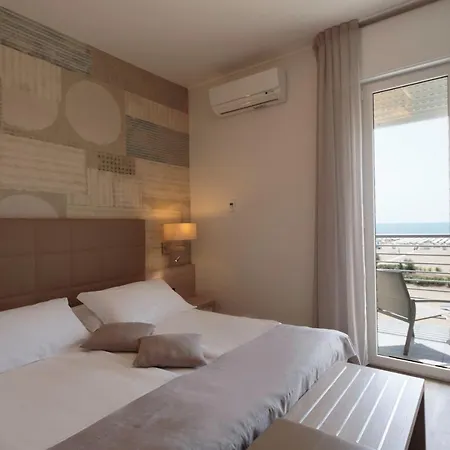 Monaco ホテル 3*
